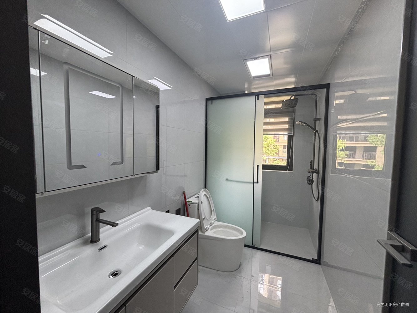 鹿邑建业城七期3室2厅2卫128㎡南北76万