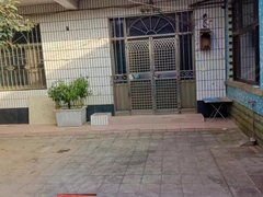 宁津城区德百广场南关东4间大平房,进出车方便出租房源真实图片
