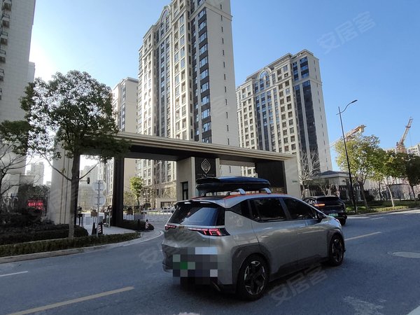 上海宝山刘行上实海上菁英新楼盘海上菁英 3室2厅2卫 精装修 98平