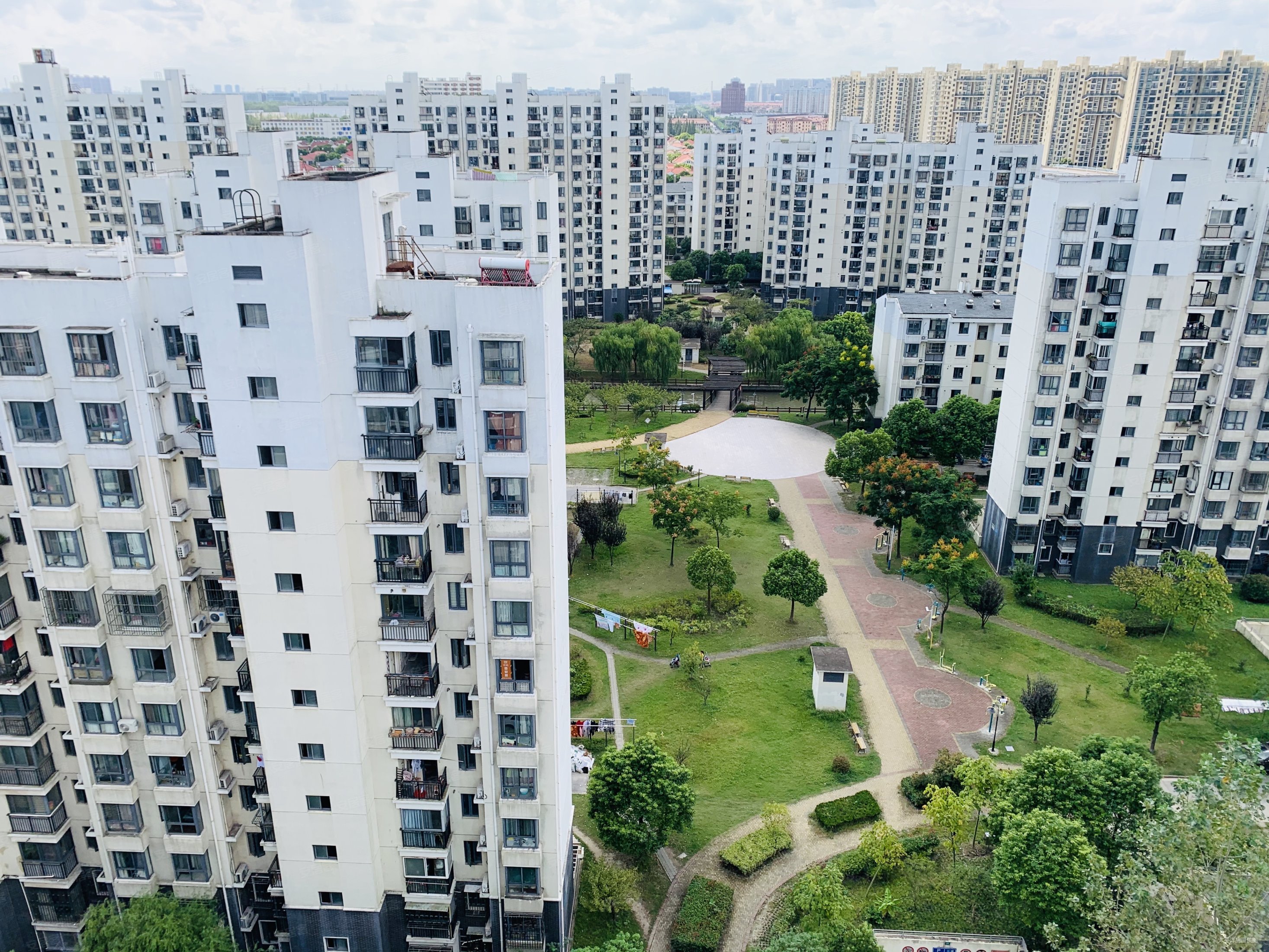 新高苑雅园1室1厅1卫57.56㎡南北320万