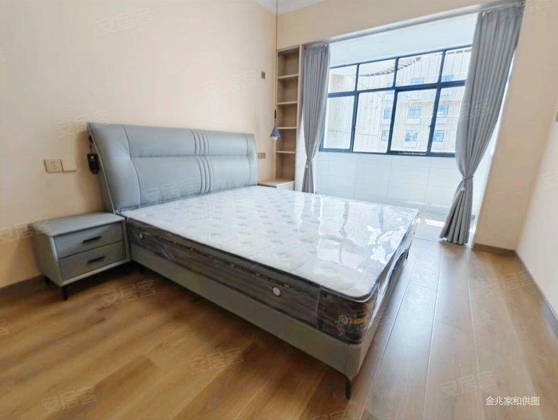 广场附近建新小区123平全新精装三房家具家电看中可谈