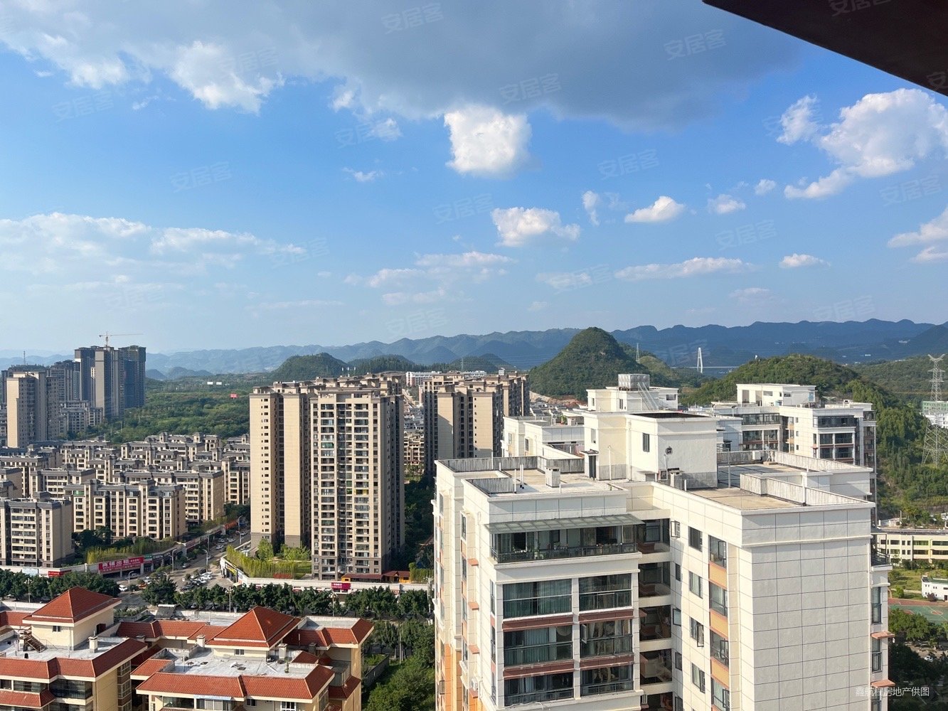 富康珑庭4室2厅3卫149.8㎡南北70万