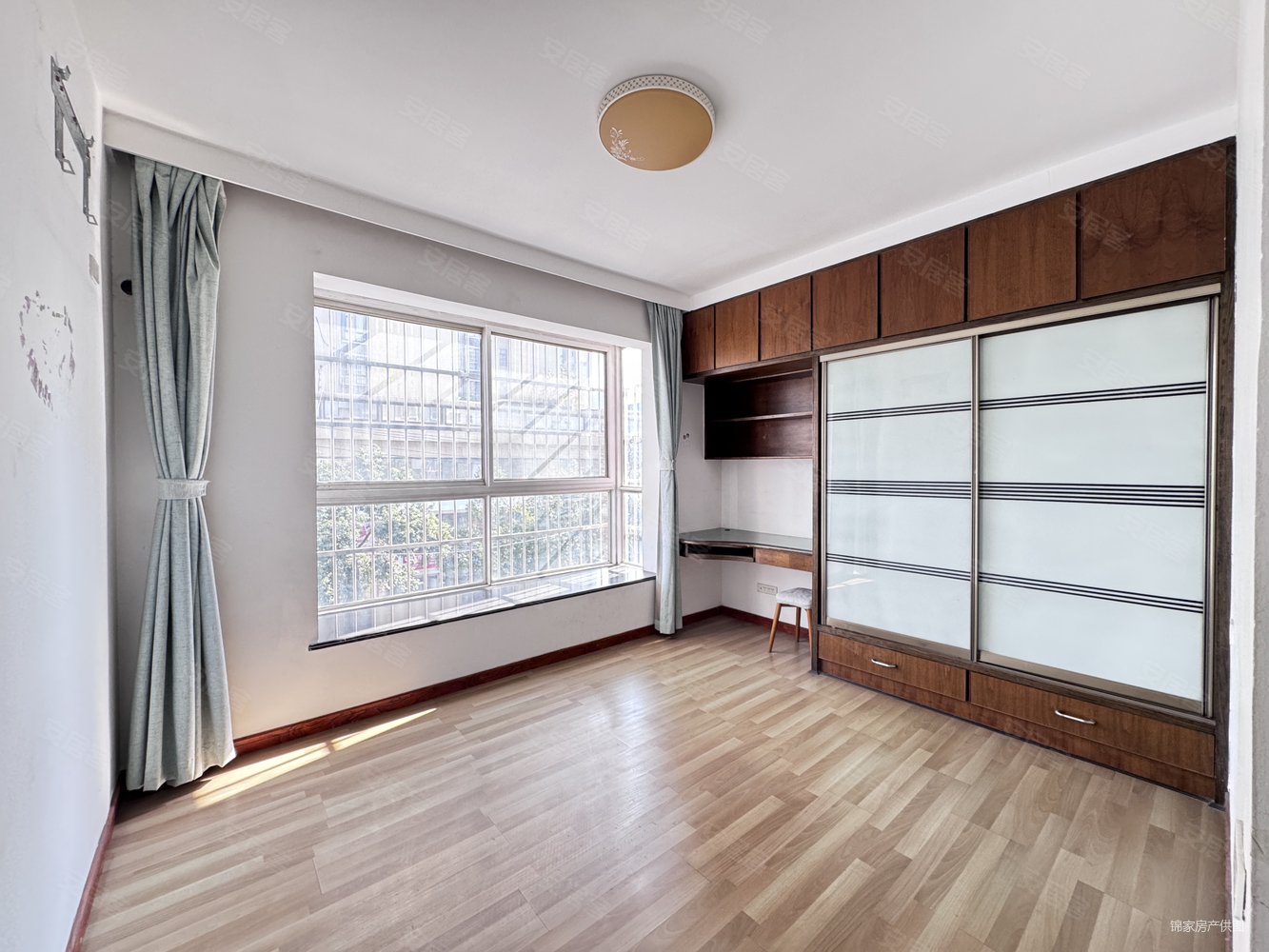 渝鄂光福苑3室2厅2卫125㎡南北33万