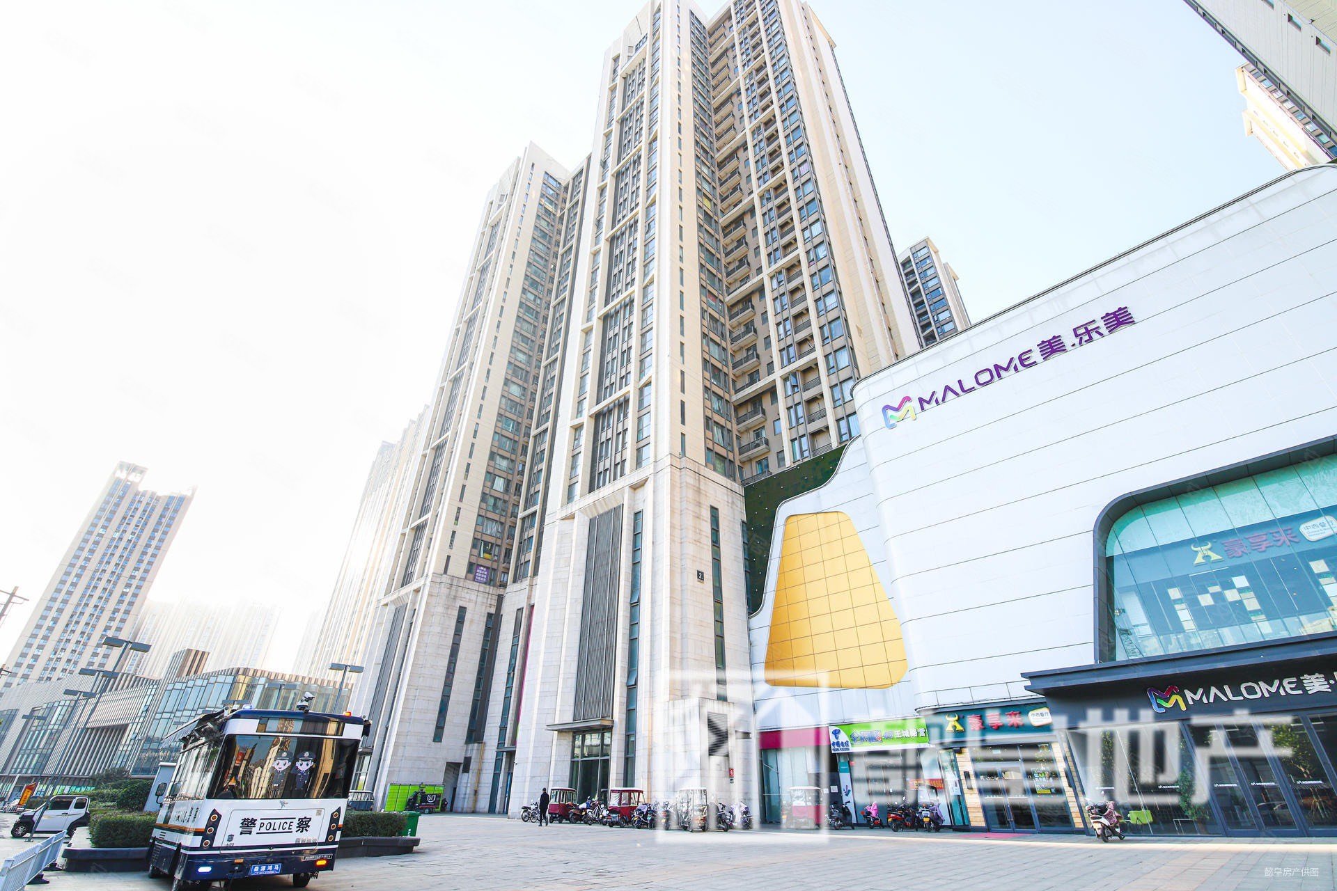 升龙广场(c区)1室1厅1卫46.53㎡东37万