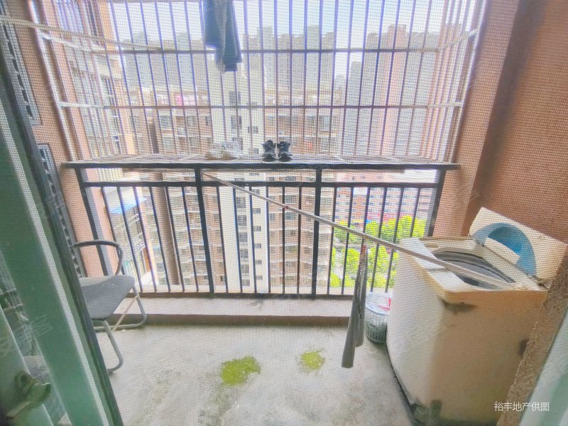 滨湖顺园(北区) 临地铁 高层3房 小区中间位置 诚心卖