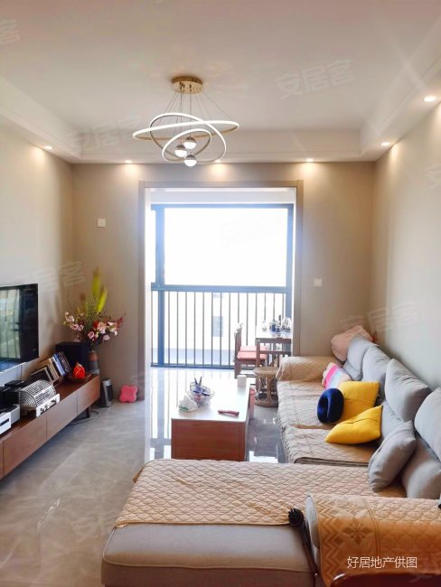 铂悦湾刚需两居急卖送家具和产权车位证在手有钥匙