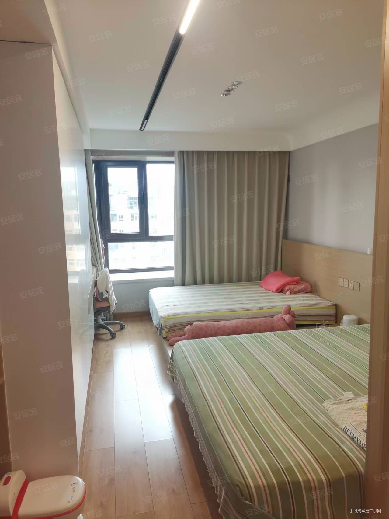 秀兰城市花园6室3厅2卫258㎡南北235万