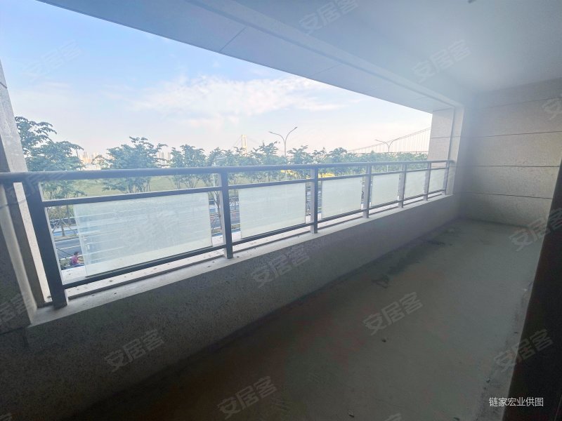 大横厅 420万 急卖,复地海上海二手房,420万,4室2厅,3卫,220平米-武汉