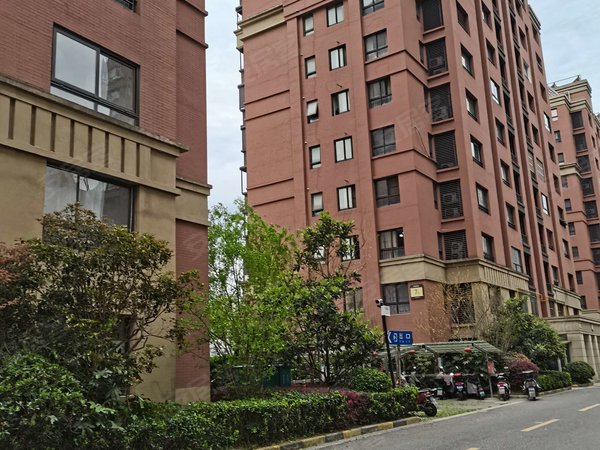 昆山花桥花桥新城绿地21城繁华里地铁口宜居三房,出行方便,简装出租