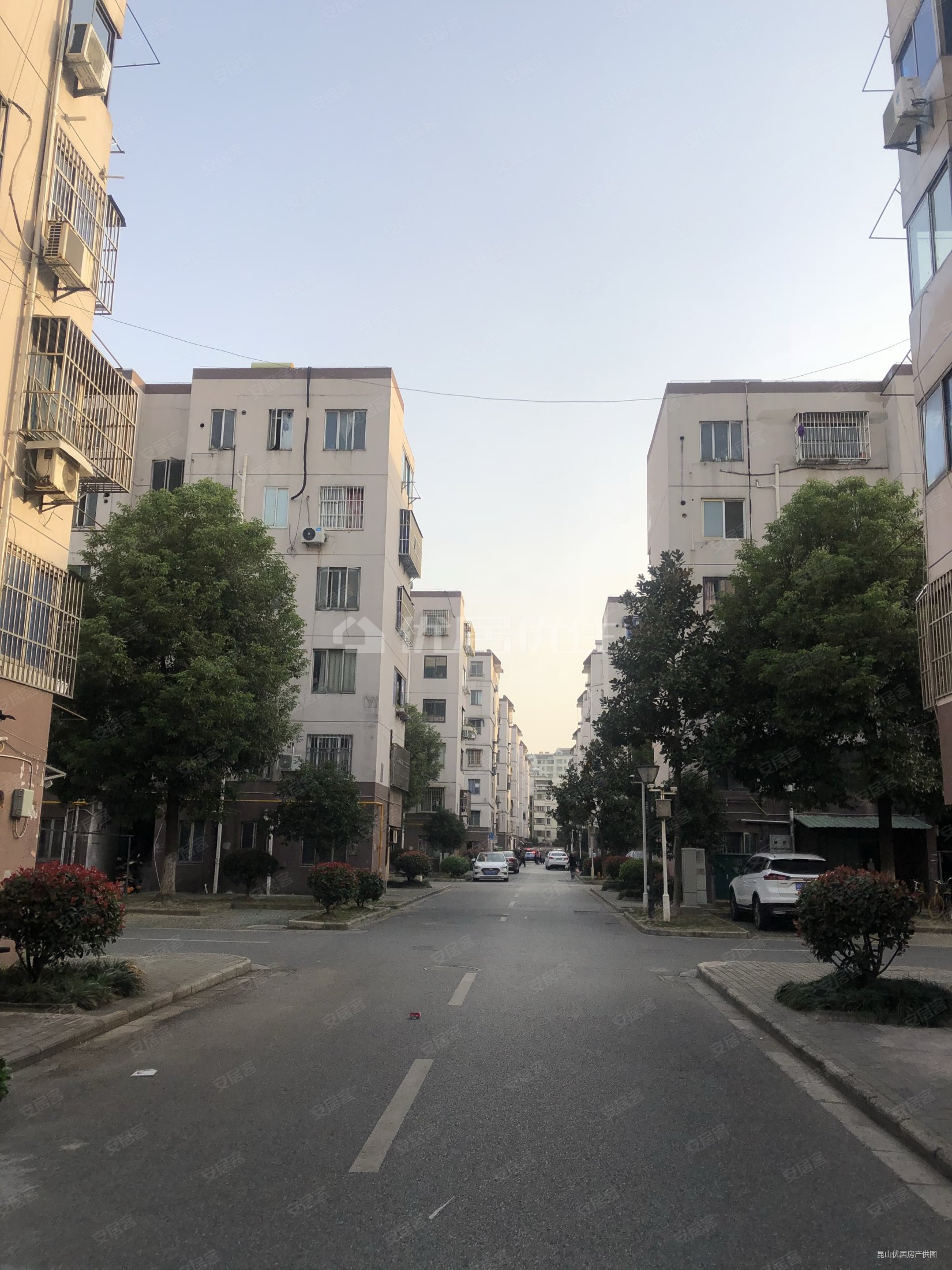 富华园86平清爽3房带12平独立车库