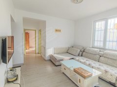 乳山银滩长江路大拇指附近，市政供暖，电梯二室，有空调，拎包入住，随时看房出租房源真实图片