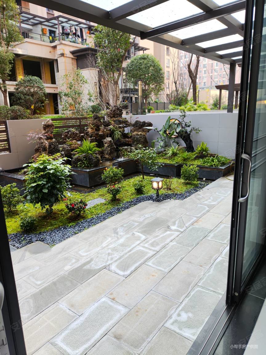 俊豪洋房精装修未入住家具家电齐全房东报价218万面谈