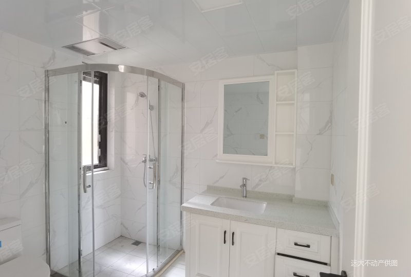 yd扬州天下三期电梯洋房精装修大三房有钥匙随时看有车位急售