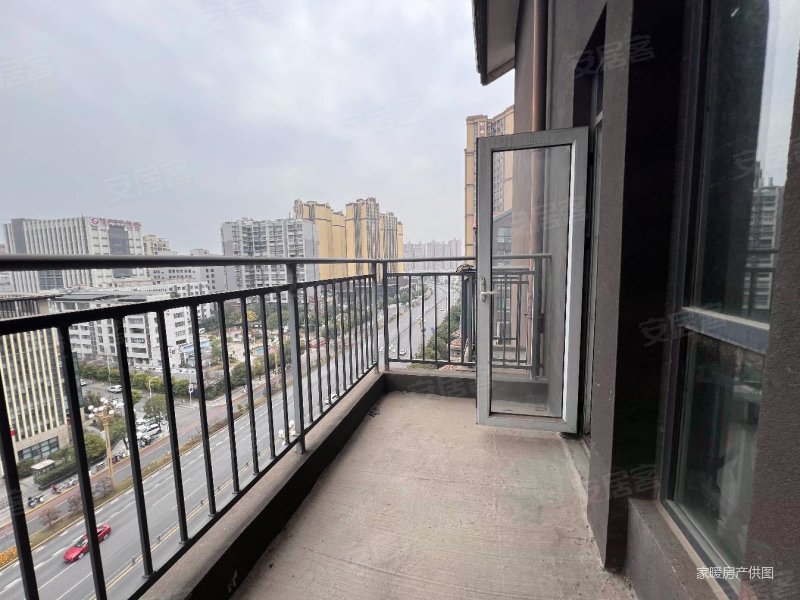 依云谷电梯小洋房带平台花园6米挑高一梯3户小区物业好