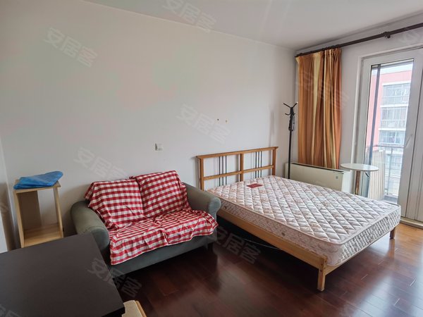 上海嘉定安亭安亭新镇兴苑安亭新镇一房超大客厅精装全配 拎包入住有