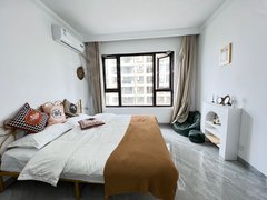 七彩 精装公寓 可以押一付一 可以短租 带家具 看房方便