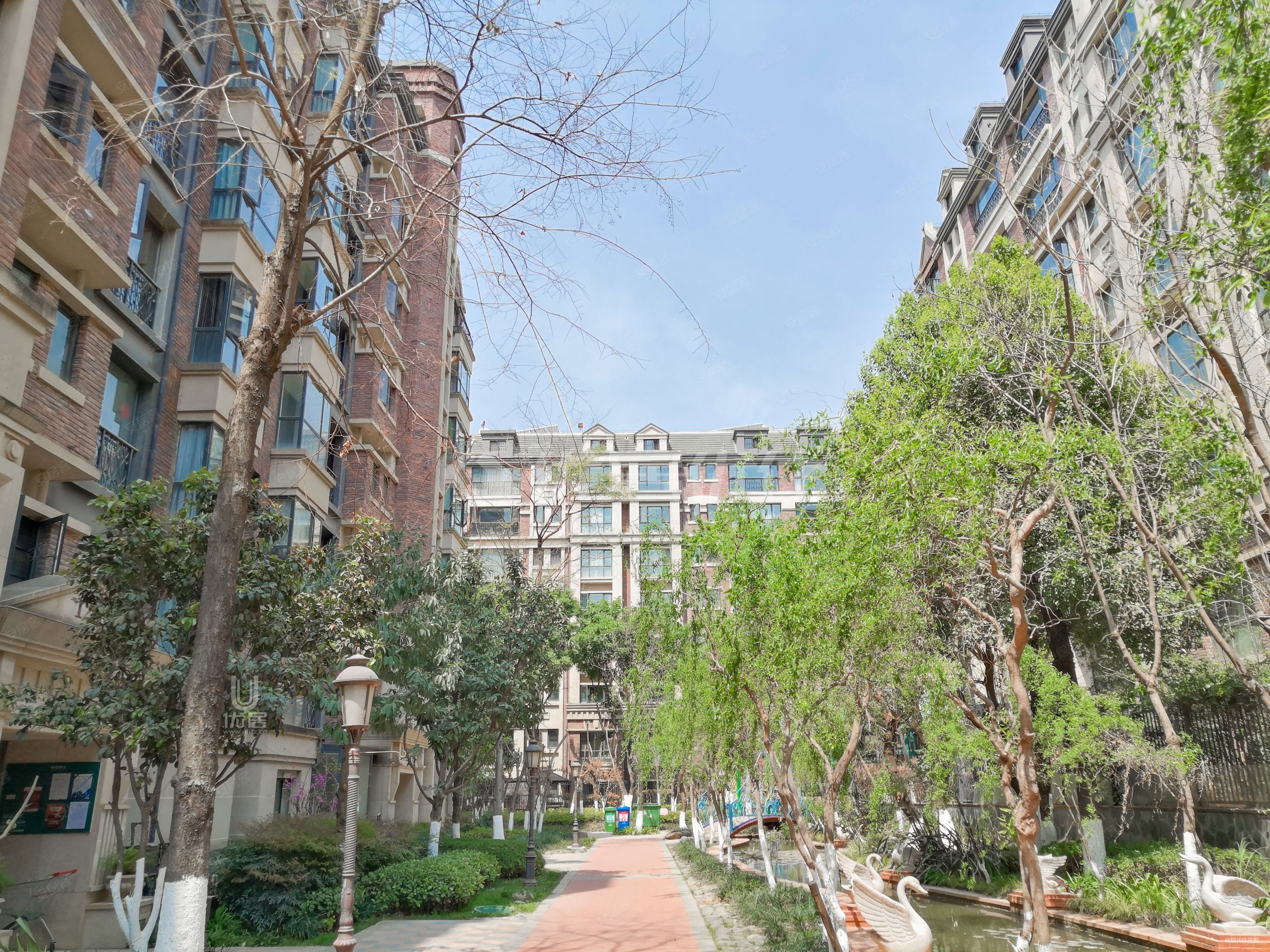 银海白沙郡全新毛坯一楼带负一楼带大花园