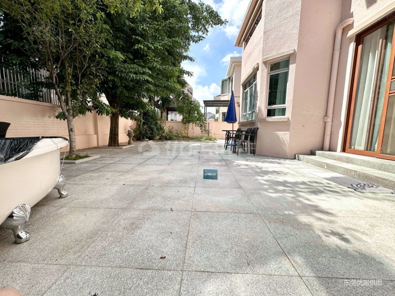 新世界花园别墅