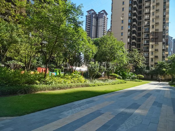 南宁良庆五象大道万科金域蓝湾万科金域蓝湾 湖景公园配套 物业好 带