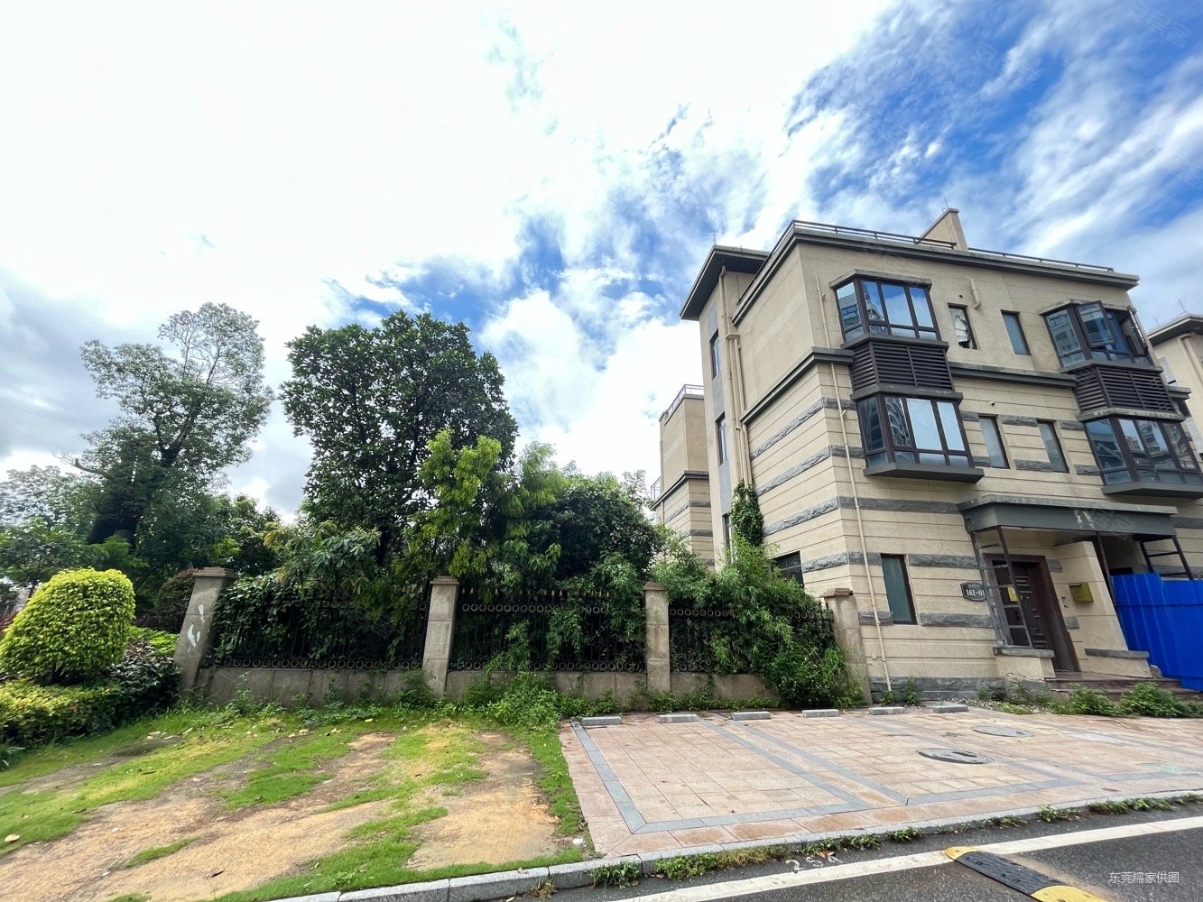 君汇半岛别墅江边位大花园带3车位地下室业主降价急出