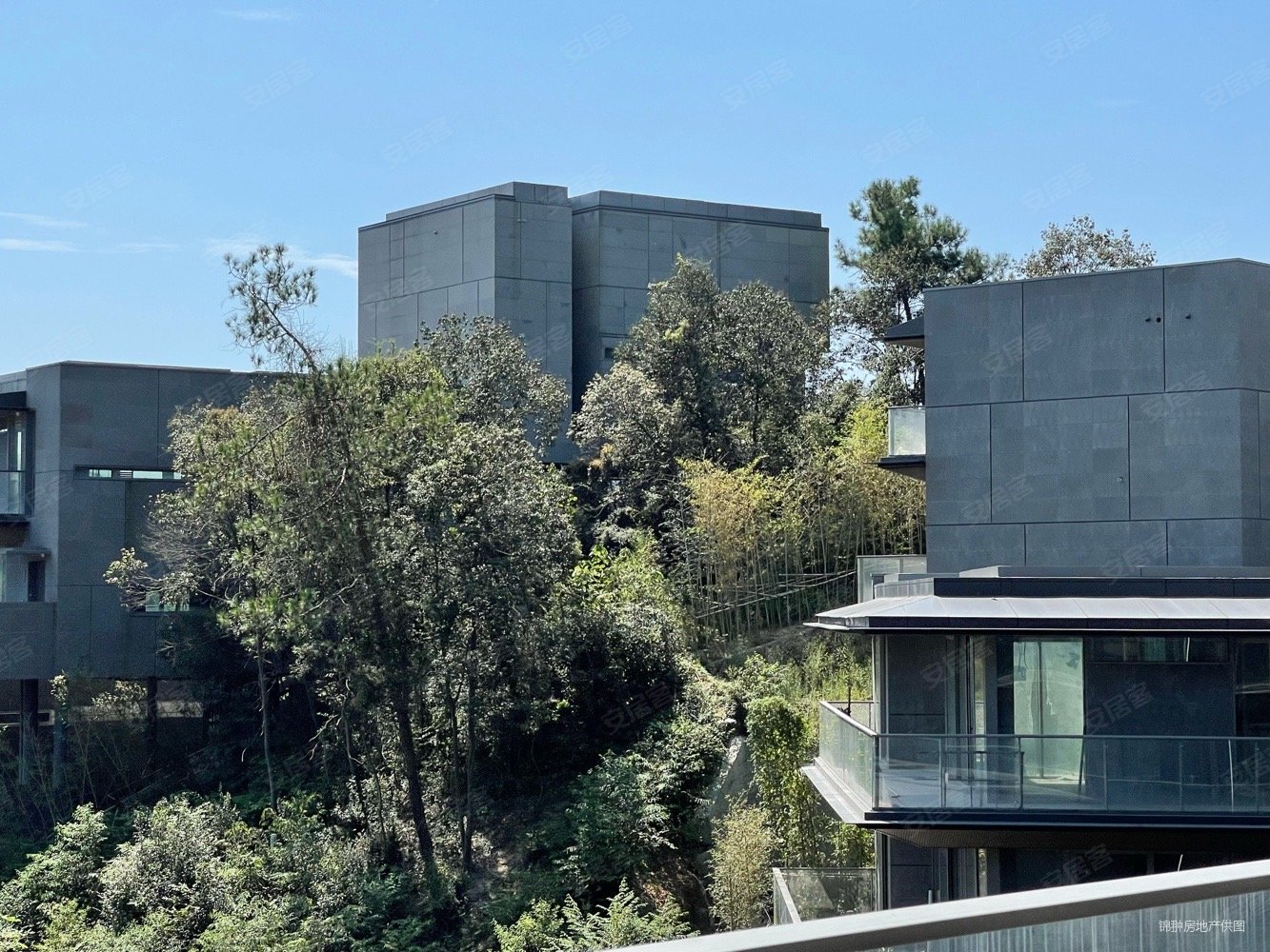 蓝城郡安里3室2厅3卫88㎡南325万