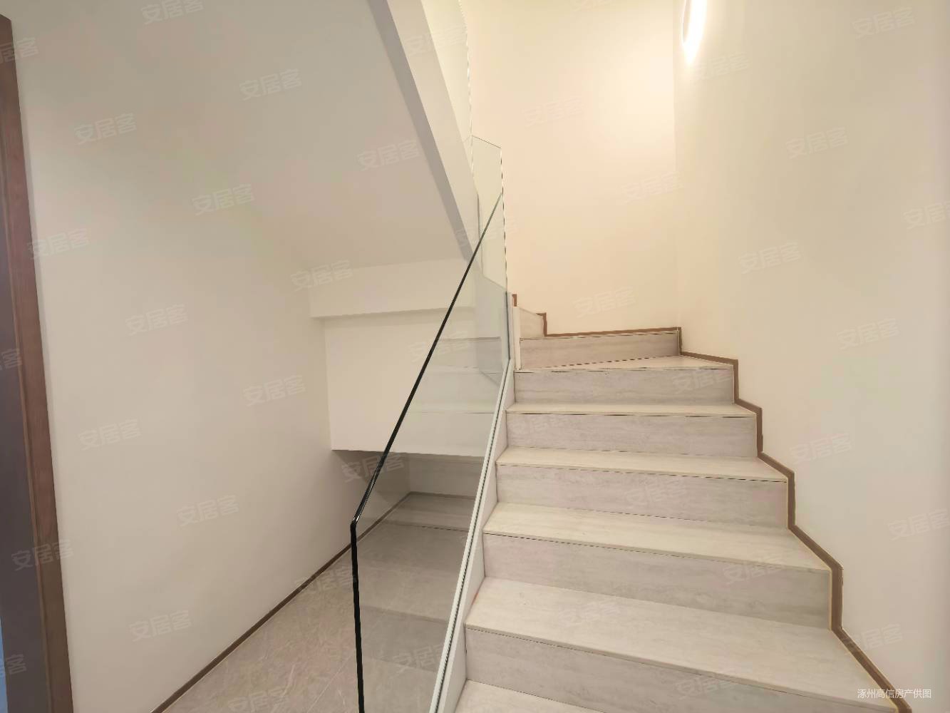 西京都高尔夫别墅4室2厅5卫236㎡南北106.1万