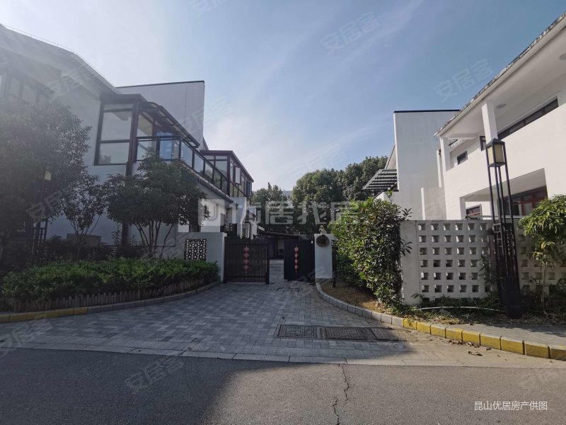 荷塘月色别墅 南北通透 精装 4室 诚心出售 价格可议