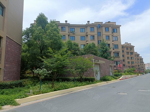 杭州富阳银湖银湖花苑(公寓住宅)地铁口,4室2厅2卫 精装修 152平出租