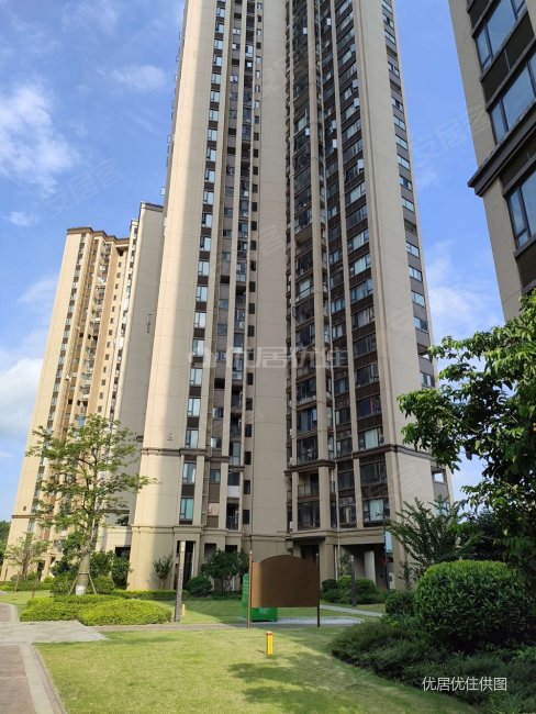 龙光玖珑府4室2厅2卫117平毛胚仅售68万