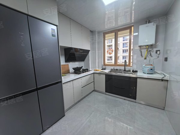 金华东阳横店秦王公馆秦王公馆四室两厅两卫精装，民水民电拎包入住包物业出租房源真实图片