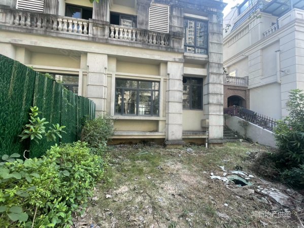 常平绿地公馆双拼别墅 前后花园有地下室双车位使用面积450平