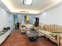 深圳龙岗万科城万科城三期别墅，精装修，带花园和地下室，送一个固定车库，急租出租房源真实图片