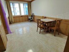 铜陵铜官万达广场新上，金口岭村，三楼，中装，大2房，位置好，菜市场旁，有钥匙出租房源真实图片