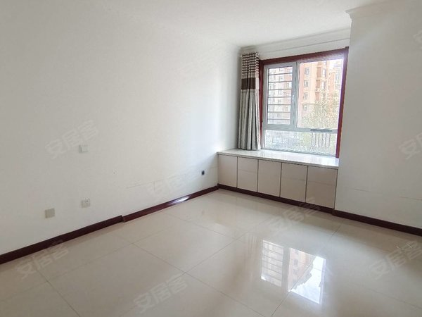 青岛胶州新城区御都花园b区御都花园,精装套二,家具家电可配,拎包入住