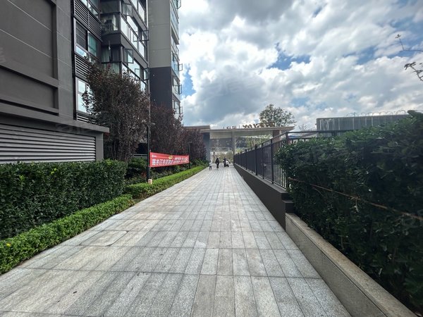 昆明五华泛亚科技新区万科城阅峰上昆八中 吾悦广场 万科城三期精装修