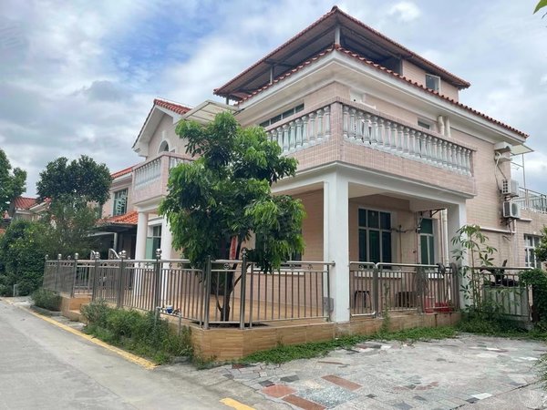 深圳龙岗坪地西湖苑二期(别墅)独栋别墅 带独立车位 6房2厅3卫 可办公