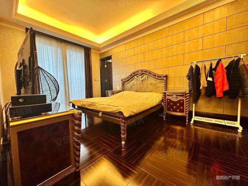 上海星河湾(二期)4室2厅4卫306.14㎡南北2600万