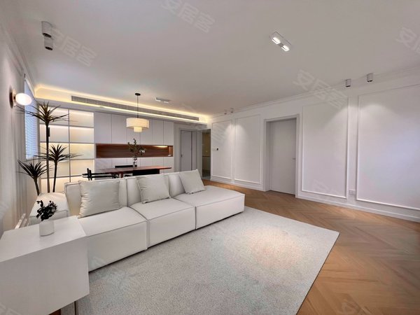 上海长宁天山紫云大厦天山步行商圈,厅室朝南配置,俯瞰上海夜景出租