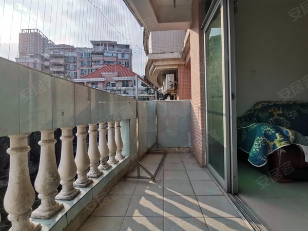 阳光花园下水径地铁口 精装三房 朝南 家私齐全 看房方便,布吉租房