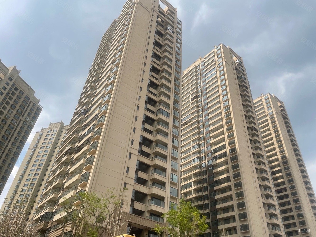 中海寰宇天下(商住楼)3室2厅2卫70㎡南北47万