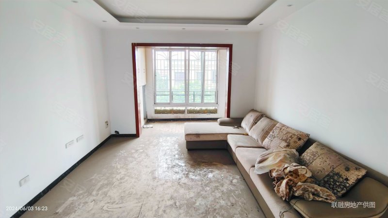 三室小洋楼 全新装修空置多年 朝小区多安静力荐 好房诚意出售