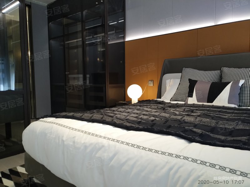 润新公寓1室1厅1卫36㎡东南33万