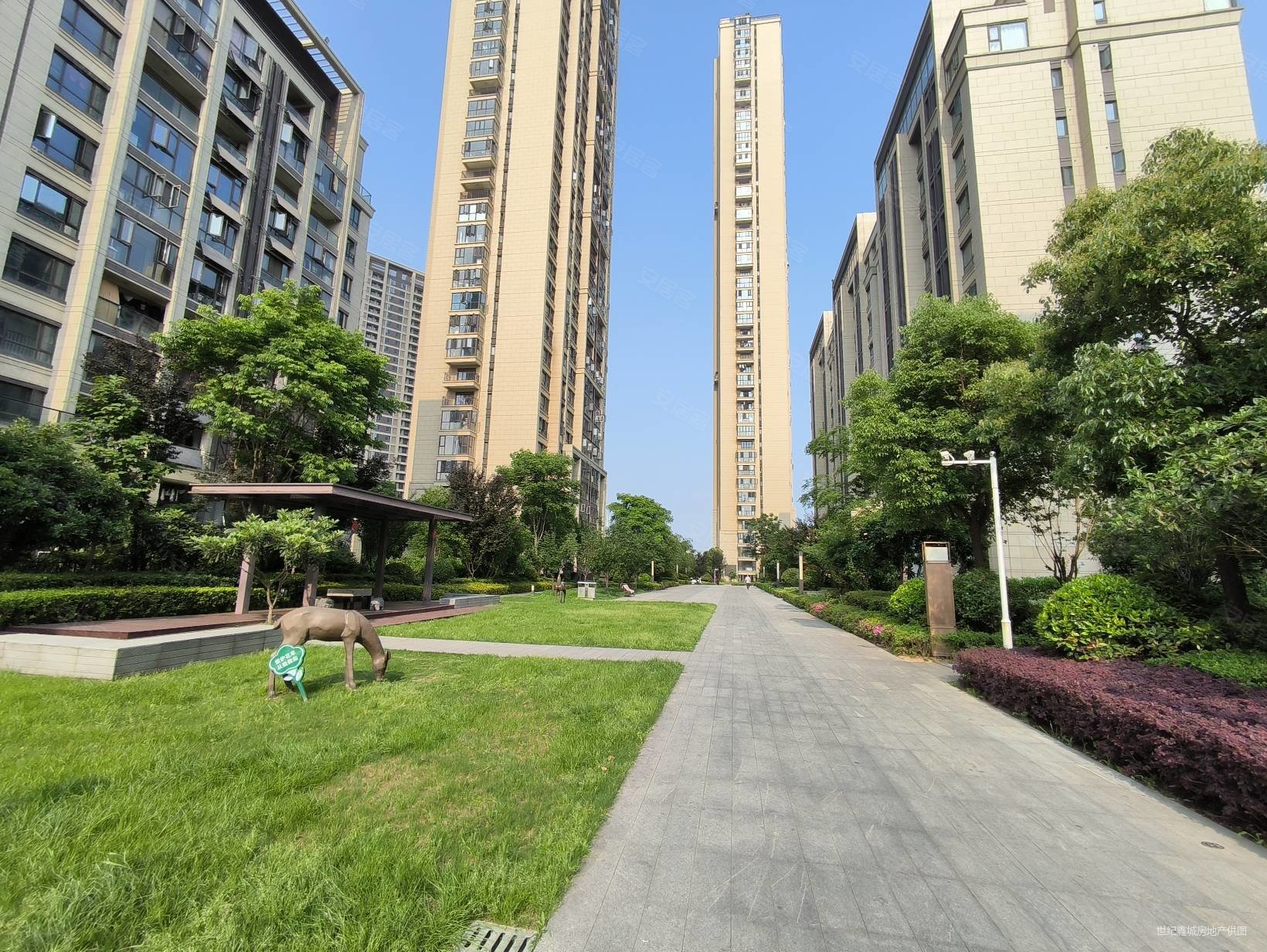 新城阅璟台 ,4房2厅业主诚心出售,价格可谈,看房方便