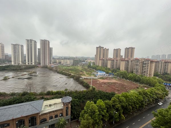 重庆永川万达广场凰城华府万达旁,精装两房,家电空调齐全,拎包入住!