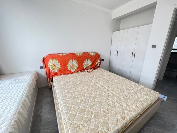 通辽科尔沁万达广场诚达林语江南铁南,欧亚附近,电梯中层,嘎嘎板正