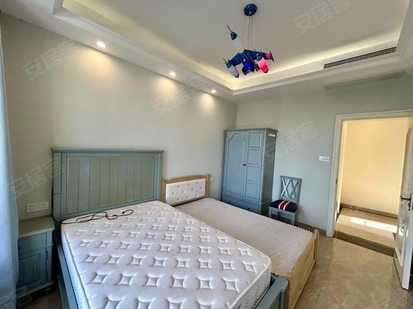 海口龙华滨海万绿园1号梦中情房!视野无遮挡!万绿园1号 豪华大四房 采光超棒 拎包出租房源真实图片