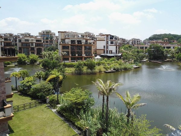 深圳龙华观澜观湖园(别墅)观湖园临湖双拼大别墅,豪装6房,中空大厅