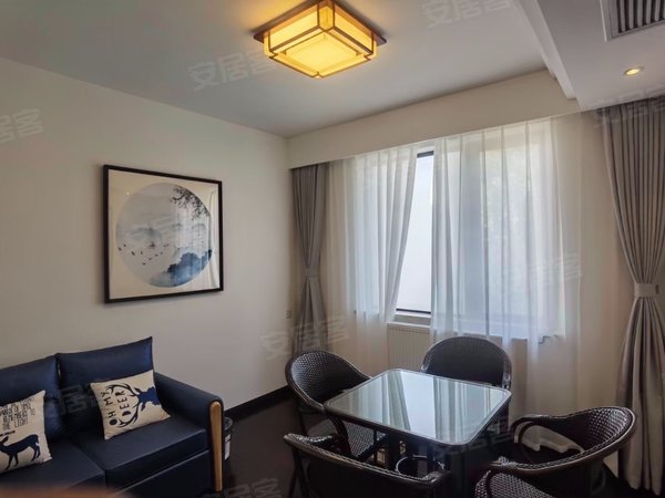 上海长宁北新泾御墅花园(别墅)西郊宾馆旁新挂牌丨自住精装修带地暖丨