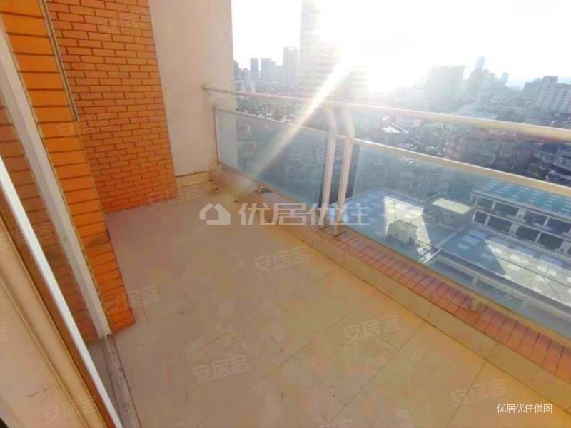 米兰国际 普装 朝向东西 2室 149平 诚心出售 价格可议