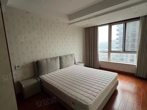 无锡宜兴宜城君悦东湖公馆城东 八佰伴对面 东湖公馆 3室2厅1卫 4500